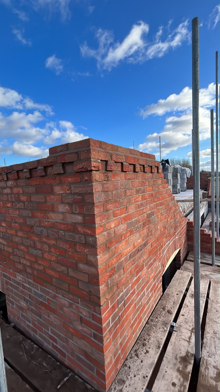 Cleanly finished brick wall by First Course Brickwork
