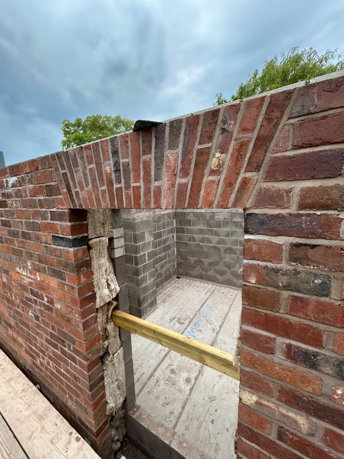 Finished garden wall by First Course Brickwork